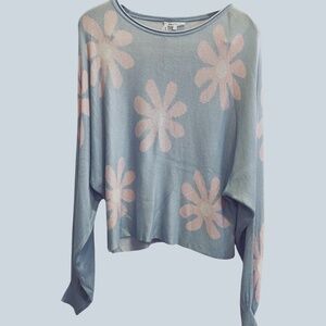 NWOT Baeverly Light Blue and White Floral Daisy Oversized Sweater sz S